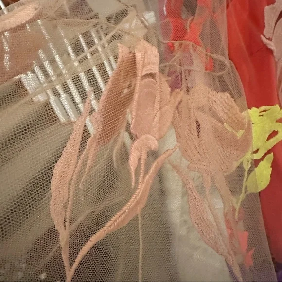 BLUMARINE new without tags, poly and silk to layer blouse top roses flowers med - Picture 8 of 10